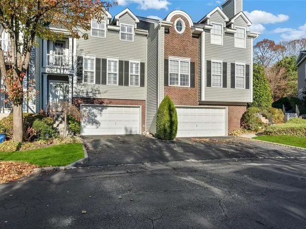 23 Paddington Circle #23, Smithtown, NY 11787