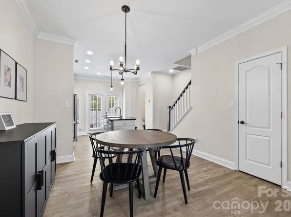 233 Hurston Cir, Charlotte, NC 28208