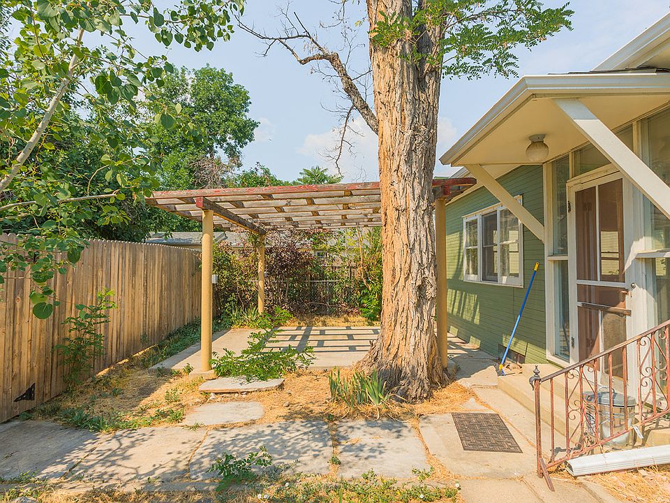 2212 Pine St Front House Exterior