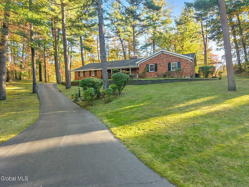 2nd image of 6 Pine Ridge Drive