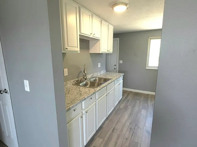 1904 Zettler Rd — Photo 3
