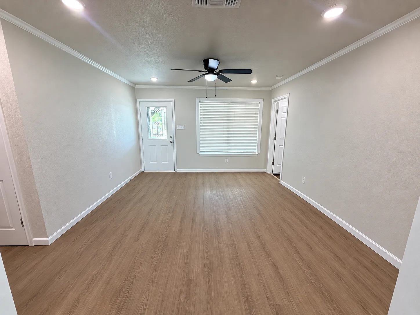 4 bed, 2.5 bath, 1400 sqft, $1,725 — Photo 3