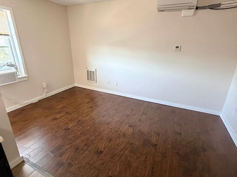 112 E Franklin St — Photo 9
