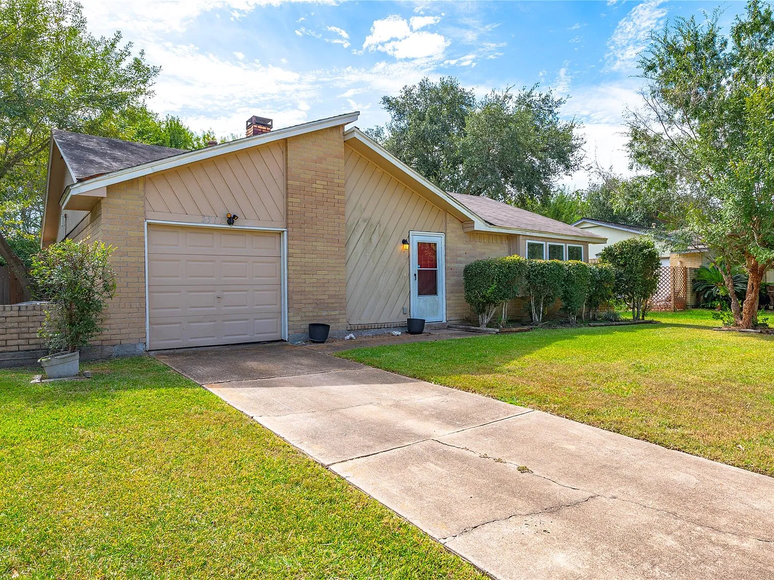 2 bed, 1.0 bath, 1040 sqft, $1,800 — Photo 3
