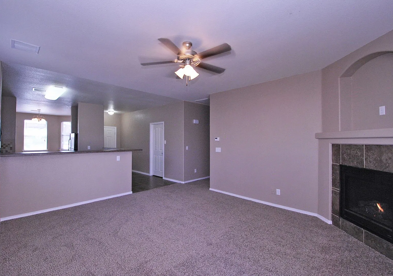 Fabulous 3 bedroom home w/ Refrigerated Air Near Ft. Bliss! — Photo 3