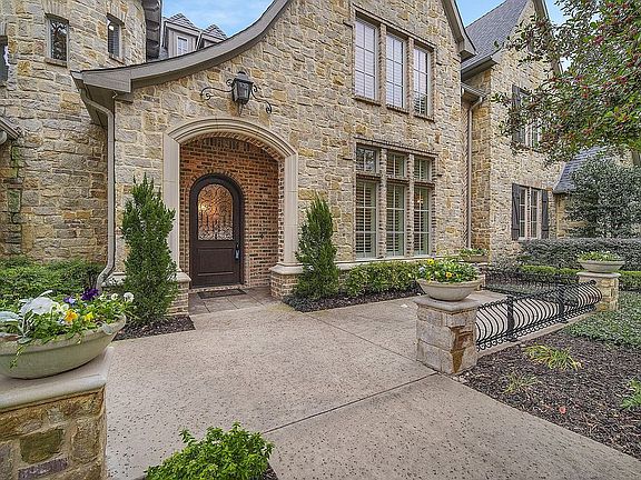 4th image of 2904 Corkwood Cir