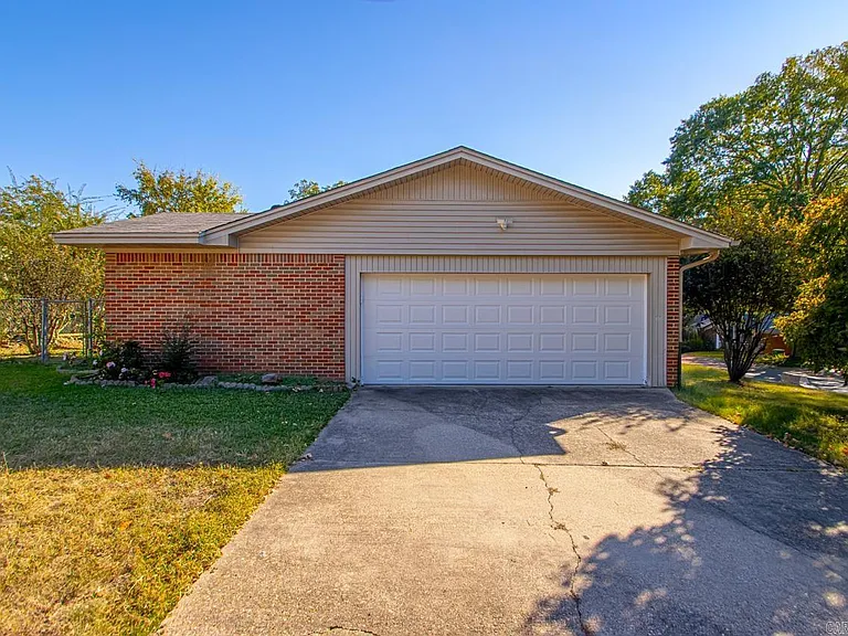 7001 Blue Bird Dr — Photo 38