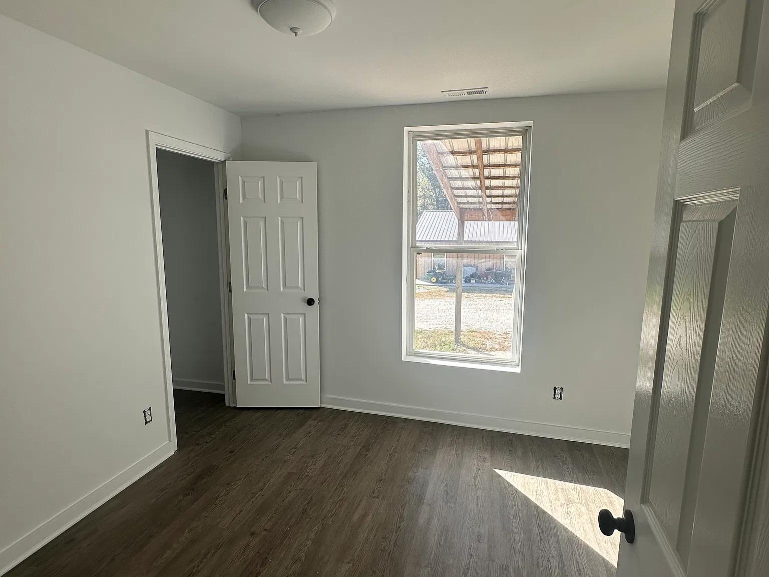 3 bed, 1200 sqft, $1,300 — Photo 4