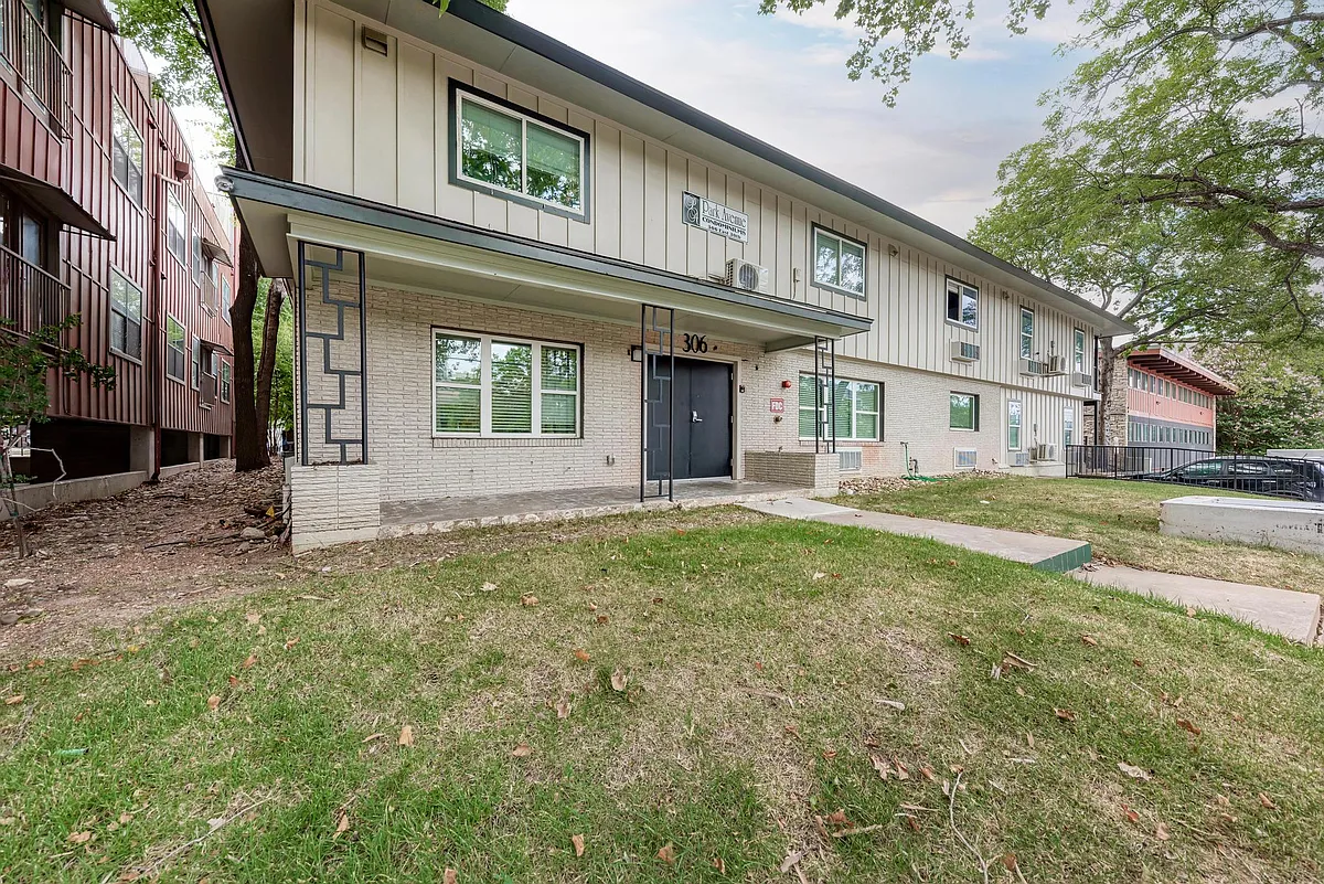 Building Photo - 306 E 30th St #102