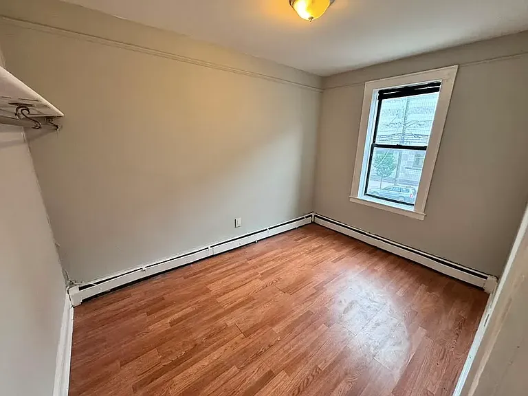 115 Grafton Ave — Photo 3
