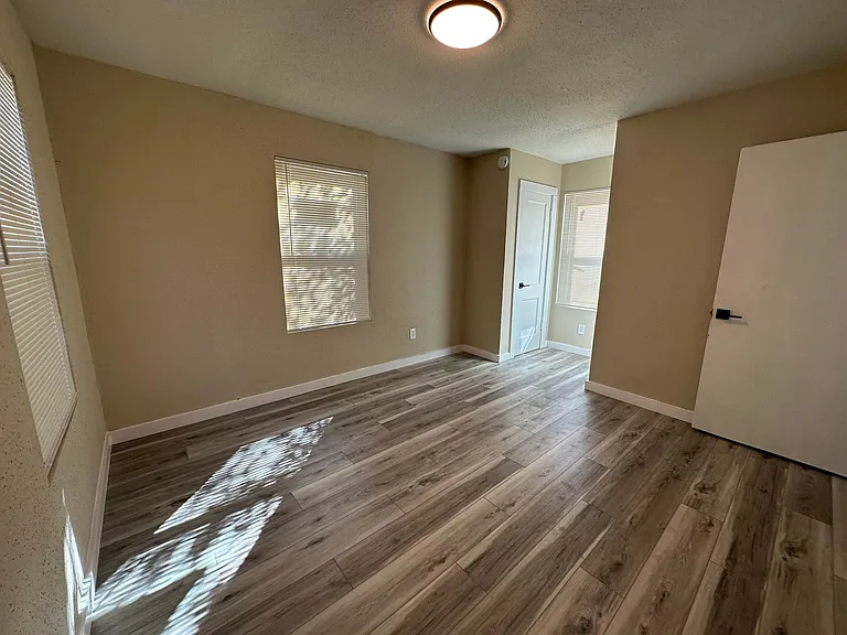 5325 Sussex Ave — Photo 7