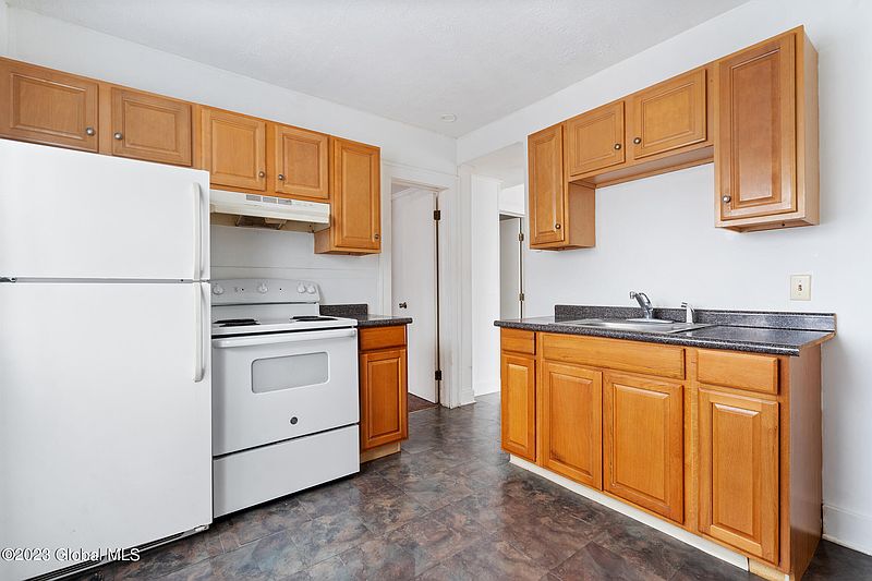 3rd image of 2034 State Street
