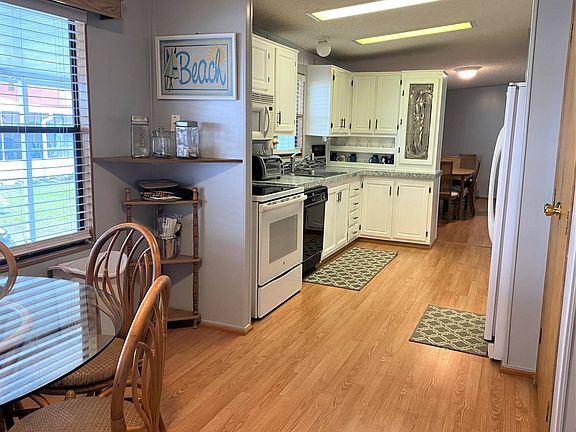 3rd image of 16662 Tavira Dr