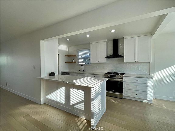 4th image of 5427 W 135th St