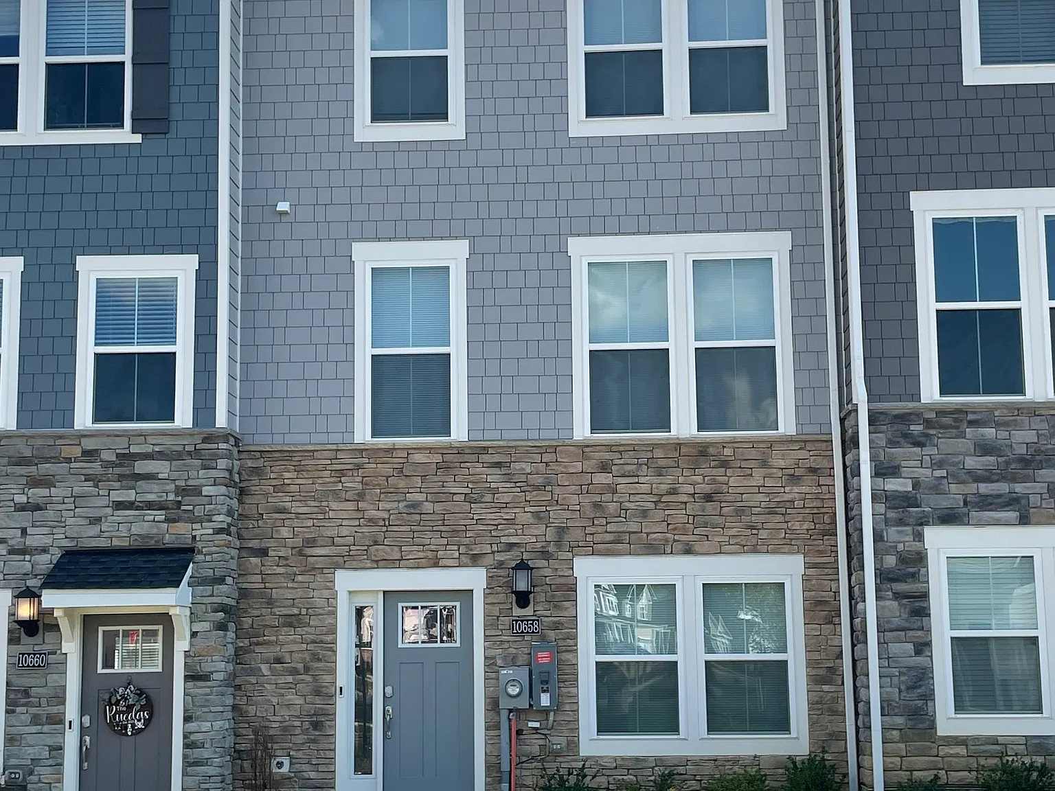 4 bed, 3.5 bath, 2352 sqft, $3,300 — Photo 1