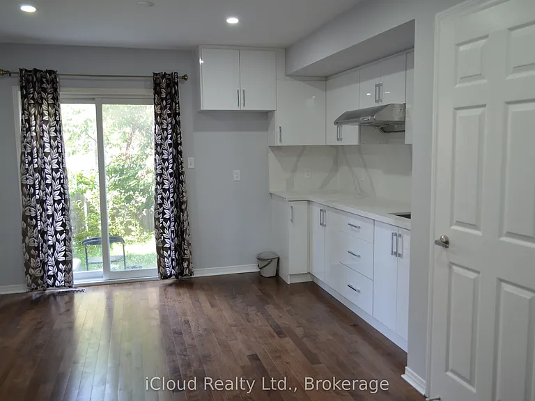 319 Aspendale Cres #STUDIO — Photo 2