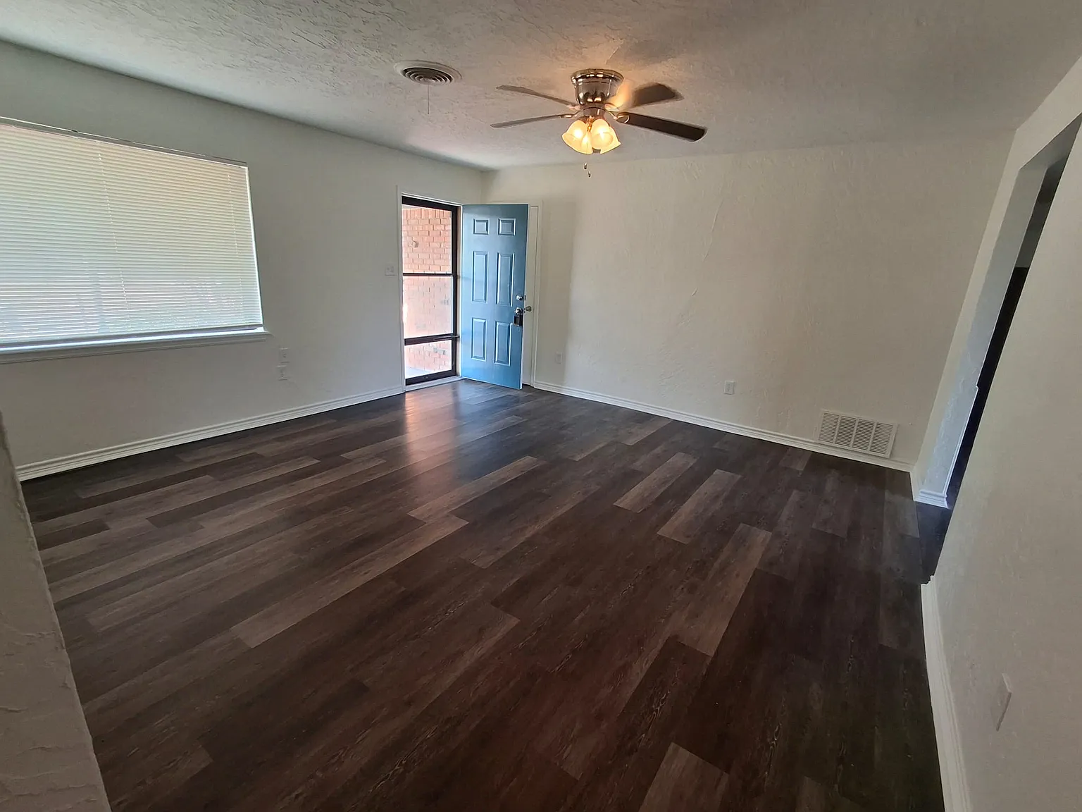 3 bed, 1350 sqft, $1,400 — Photo 3