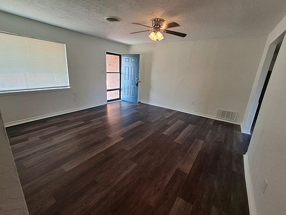 3rd image of 3810 SE Bedford Dr