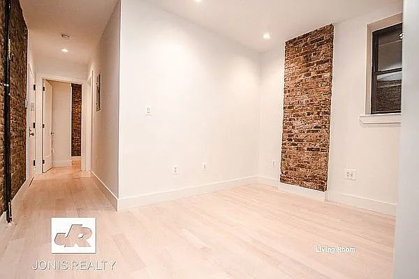 Rented by Jonis Realty | media 2