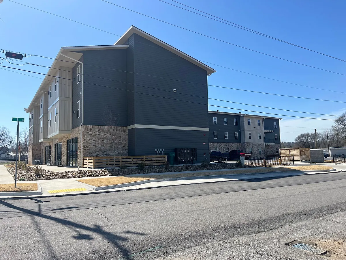 Building Photo - The Pointe