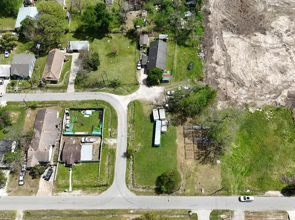 7438 Maxroy St, Houston, TX 77088