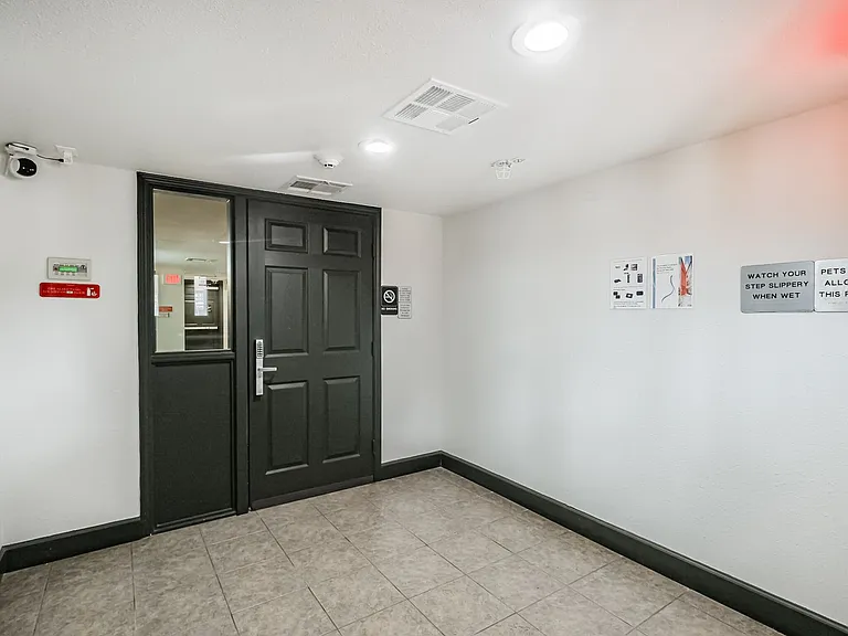1025 Swanson St — Photo 48