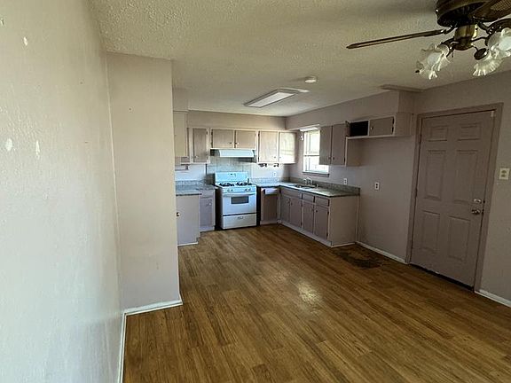 3rd image of 1303 E 52nd St