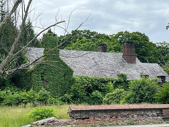 3rd image of 300 Western Ave