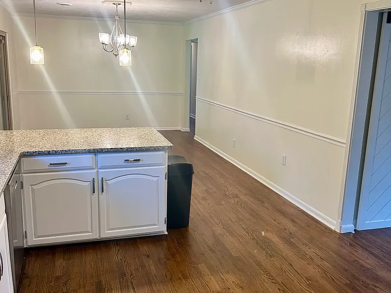 1121 Glenwood Dr — Photo 3