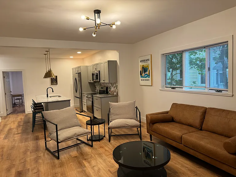 39 Leroy St — Photo 12