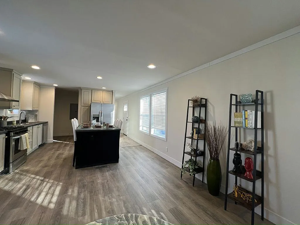 2 bed, 2.0 bath, 960 sqft, $1,451 — Photo 3