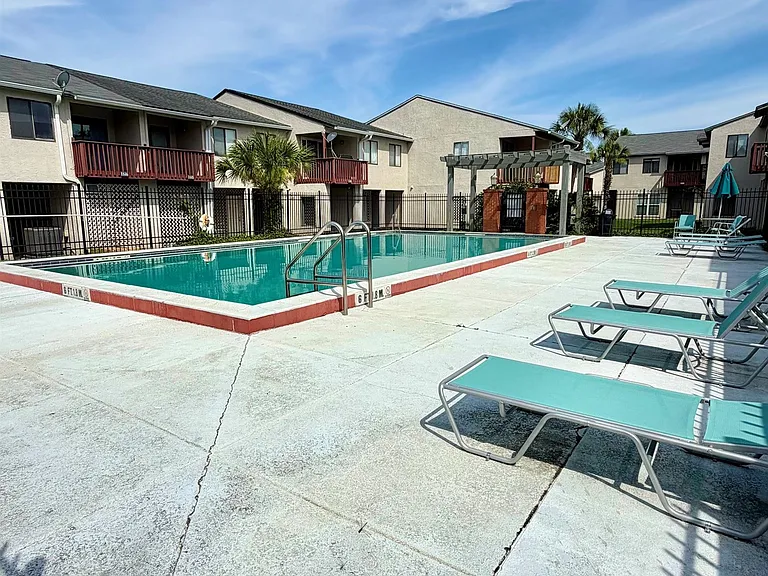 1345 Airport Dr #H20 — Photo 16