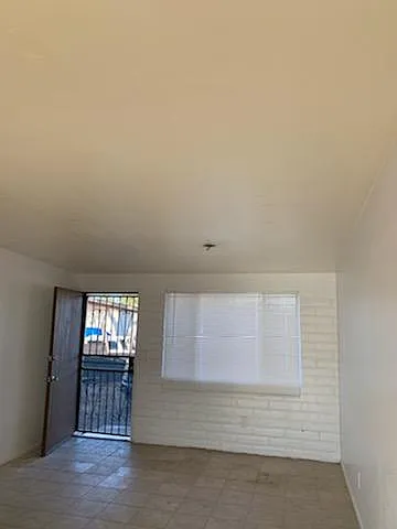 4170 E 32nd St — Photo 5