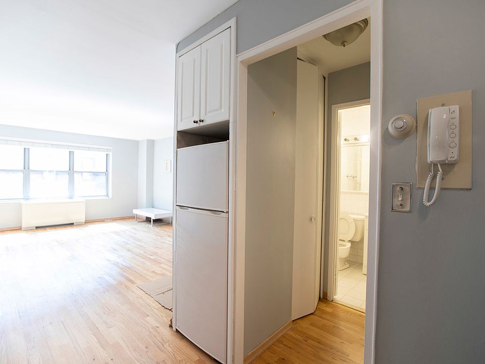 1st image of 60 W 13th St APT 6E