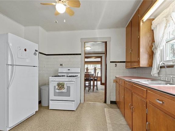 5th image of 11212 Mahoning Ave