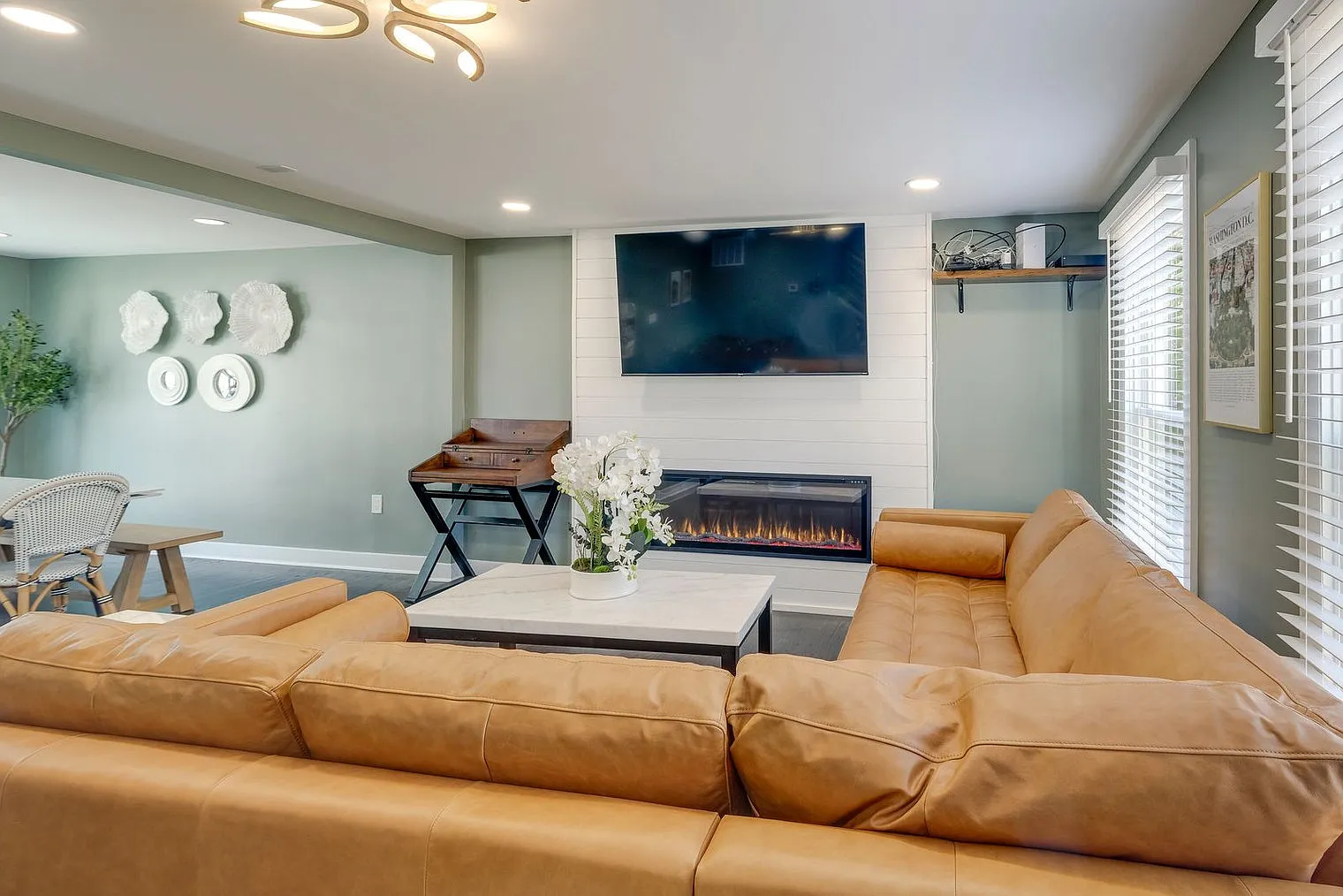 5 bed, 3.0 bath, 2152 sqft, $7,615 — Photo 3