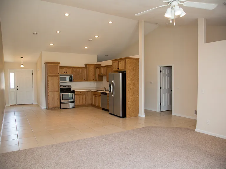 2270 Fawnview Dr — Photo 4