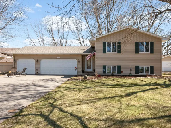 12061 Ilex St NW, Coon Rapids, MN 55448