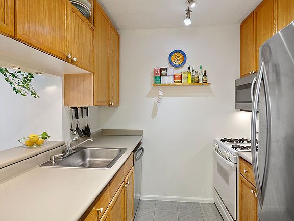 5th image of 4-74 48th Ave #8F