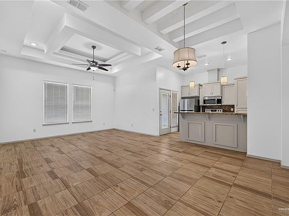 4th image of 4417 Pelican Ave