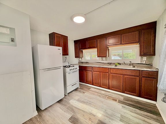 3rd image of 16 Pioneer Way