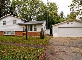 207 N Ridgemoor Ave, Mundelein, IL 60060