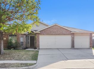 1013 Crane Cir, Saginaw, TX 76131
