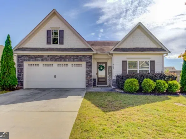 918 Blind Brook Cir, Hoschton, GA 30548