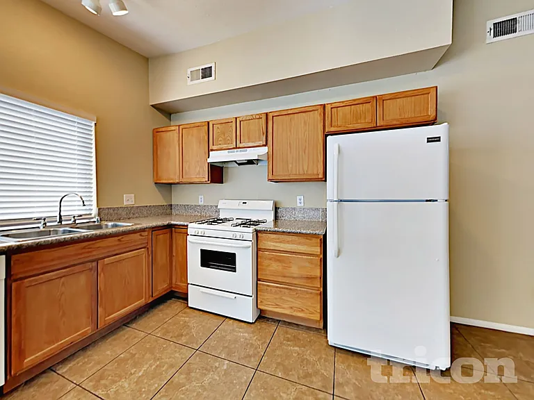 5532 Spencer St — Photo 8
