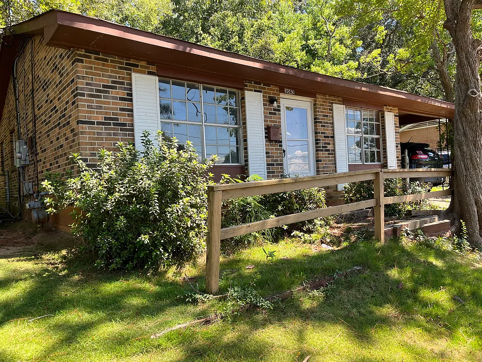 3042 George B Edmondson Dr
