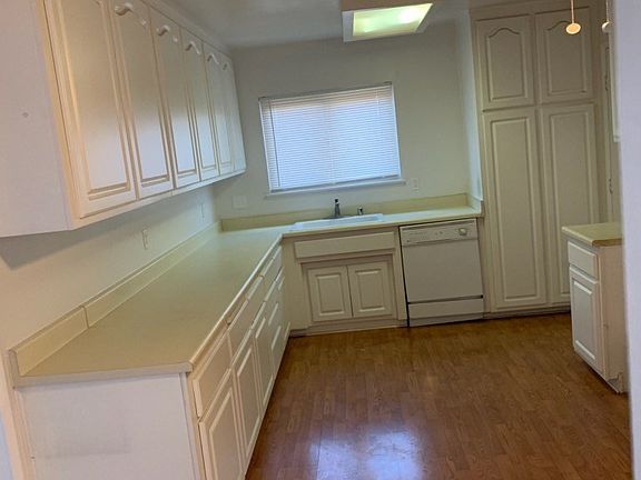 3rd image of 328 Broadway Ave