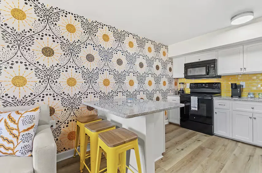 1 bed, 950 sqft, $1,600 — Photo 3