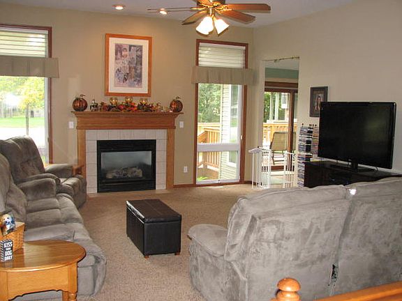 2nd image of 940 Essex Dr