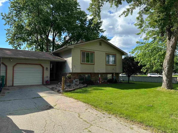 6008 Exchange St, Mc Farland, WI 53558